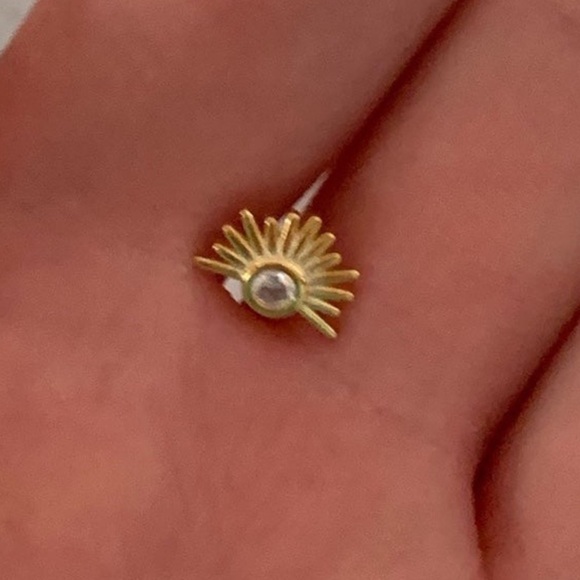 18K Gold Sun Burst Crystal Cartilage Earring Brand New - Picture 2 of 4